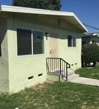 Santa Margarita Cottages in San Diego, CA - Foto de edificio - Building Photo