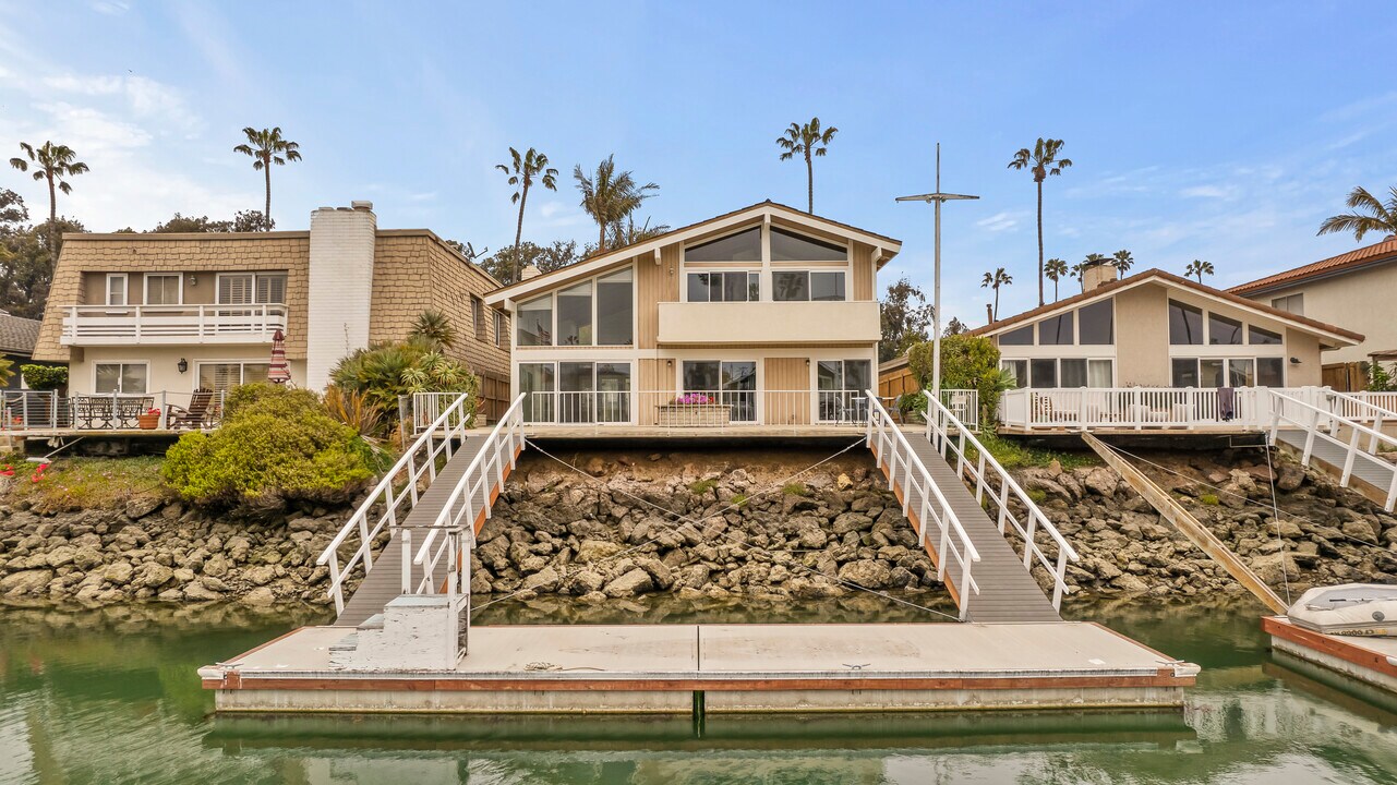 2957 Seaview Ave in Ventura, CA - Building Photo