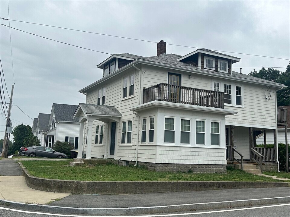 70 Shawmut St in Weymouth, MA - Building Photo