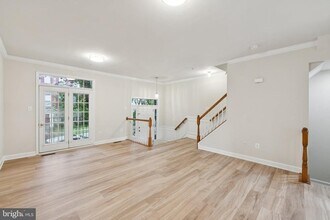 909 Crestfield Dr in Rockville, MD - Building Photo - Building Photo