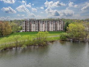 Breckenridge Condominiums in Wayne, NJ - Building Photo - Building Photo