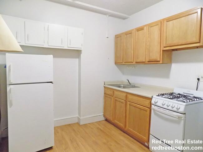 1782 Commonwealth Ave, Unit #2 in Boston, MA - Building Photo - Building Photo