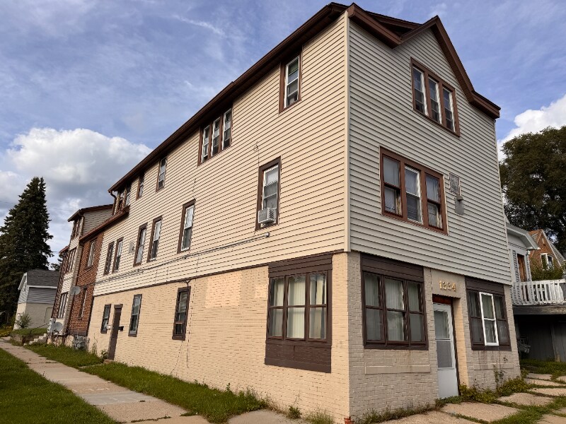 1334 Minnesota Ave in South Milwaukee, WI - Building Photo