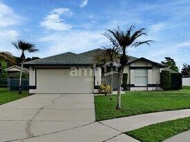 1305 Cinda Ct in St. Cloud, FL - Building Photo