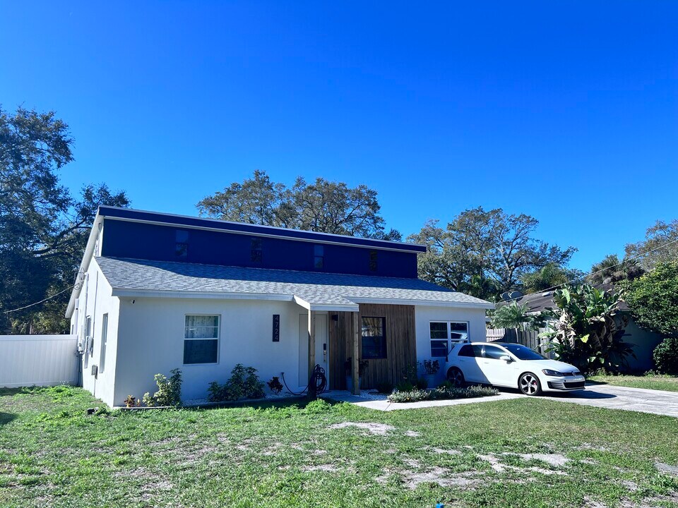 4724 W Tambay Ave in Tampa, FL - Foto de edificio