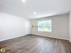 6499 Breezy Oaks Wy in Jacksonville, FL - Building Photo - Building Photo