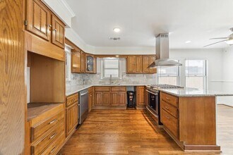 911 W 14th St in Houston, TX - Building Photo - Building Photo