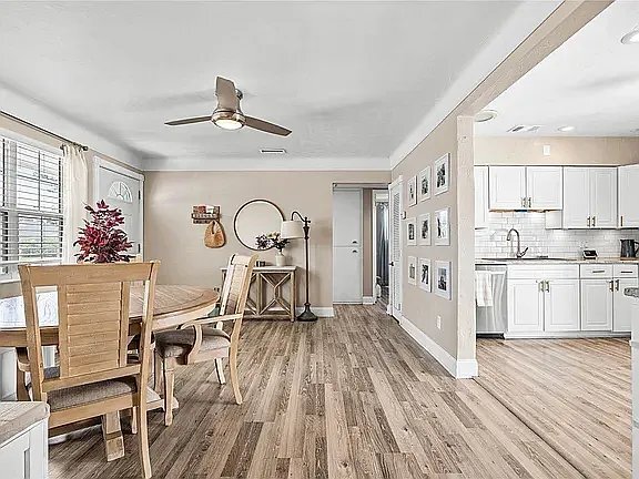 400 53rd St N in St. Petersburg, FL - Foto de edificio - Building Photo