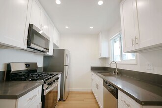 14857 Morrison St in Los Angeles, CA - Foto de edificio - Building Photo