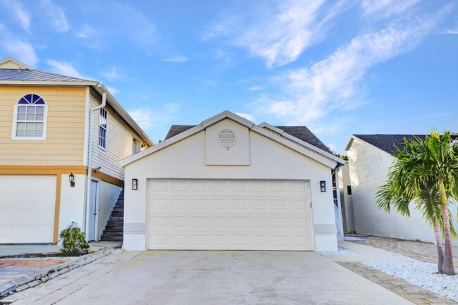 6117 Montego Bay Loop in Ft. Myers, FL - Building Photo - Building Photo