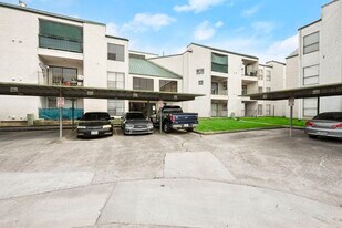 2816 S Bartell Dr in Houston, TX - Building Photo