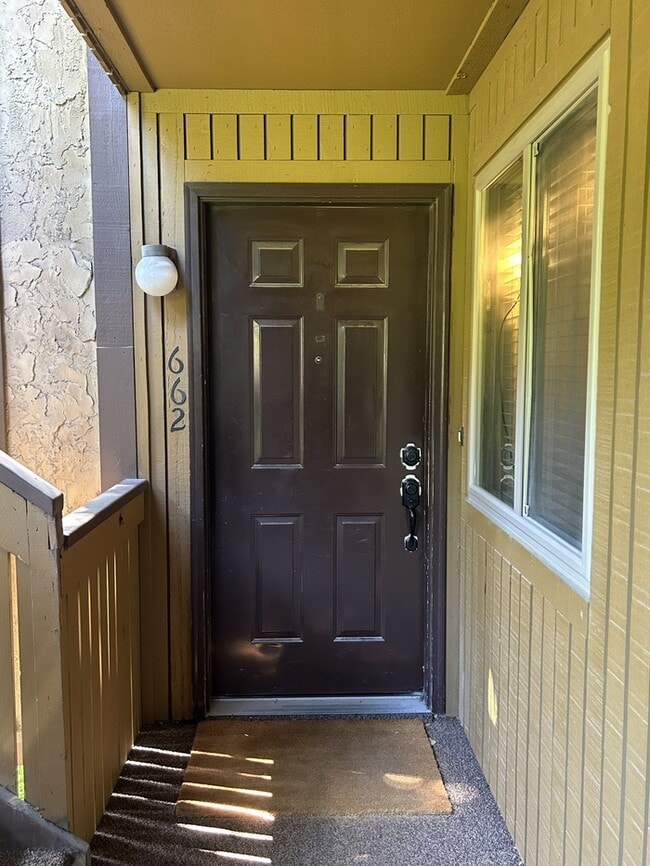 662 W Jefferson Cv