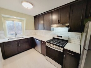 51 Evergreene, Unit 51 Evergreene in Wallingford, CT - Building Photo - Building Photo