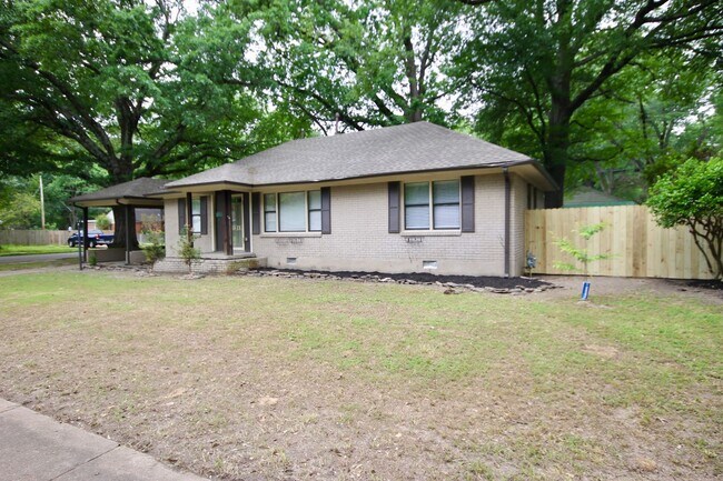 1313 S Perkins Rd in Memphis, TN - Building Photo - Building Photo