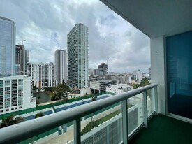 480 NE 30th St, Unit 1403 in Miami, FL - Building Photo
