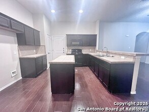 565 Creekside Cir in New Braunfels, TX - Building Photo - Building Photo