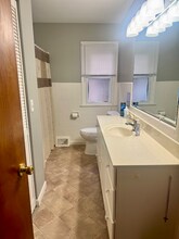 322 S Wood St in Fremont, OH - Foto de edificio - Building Photo