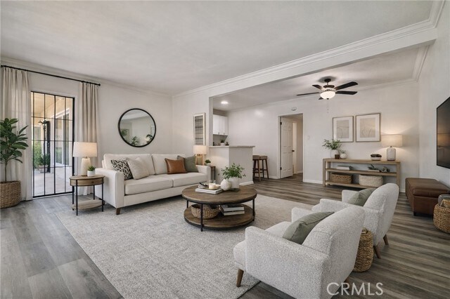 1835 W Crestwood Ln in Anaheim, CA - Building Photo