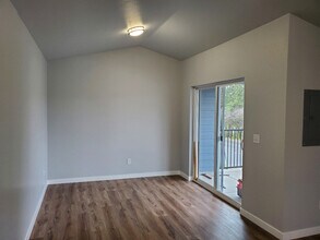 220 Cheryl Ln in Phoenix, OR - Foto de edificio - Building Photo