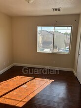 5258 Paradise Skies Ave in Las Vegas, NV - Building Photo - Building Photo