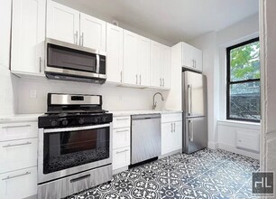 684 Riverside Dr in New York, NY - Building Photo - Building Photo