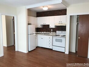 67 S Huntington Ave, Unit 3 in Boston, MA - Building Photo - Building Photo