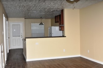 Casa Verde Townhomes in College Station, TX - Building Photo - Building Photo