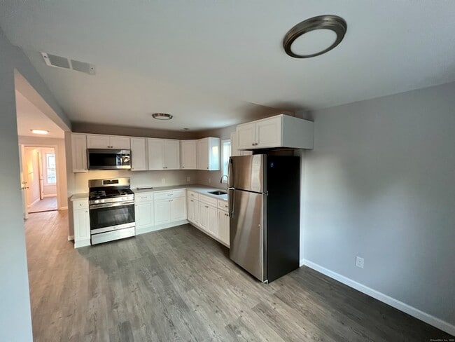 415 Hollister Ave in Bridgeport, CT - Foto de edificio - Building Photo