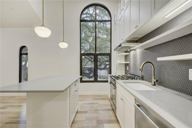 property at 211 W Johanna St