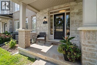 215 Dundas St E in Hamilton, ON - Building Photo - Building Photo