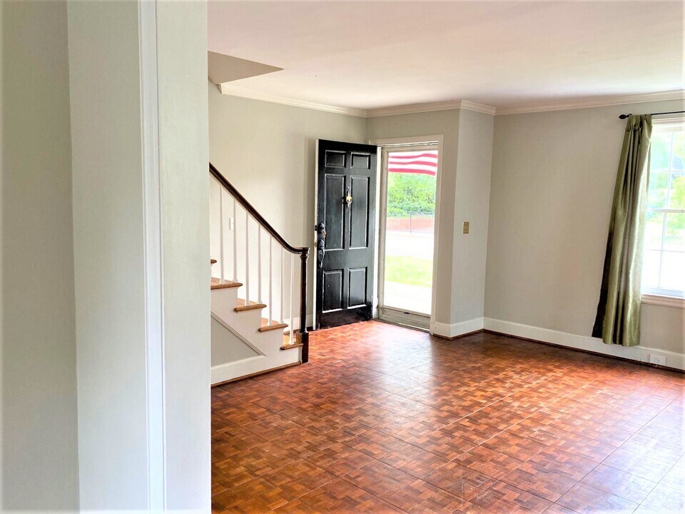 210 S Saluda Ave in Columbia, SC - Building Photo