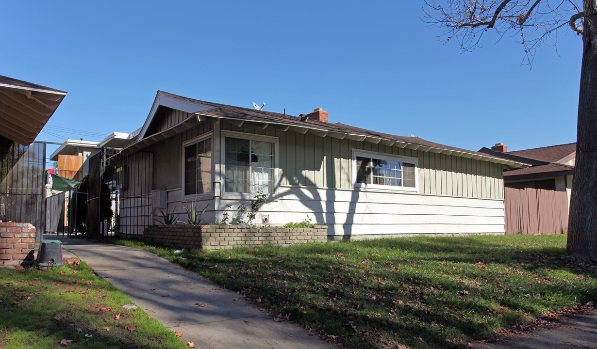 4622 Canoga St in Montclair, CA - Building Photo