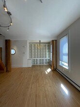 1308 N Astor St-Unit -Unit 3 (upper) in Milwaukee, WI - Foto de edificio - Building Photo