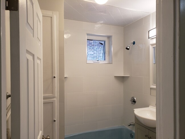 194 Kelton St, Unit 2 in Boston, MA - Building Photo - Building Photo