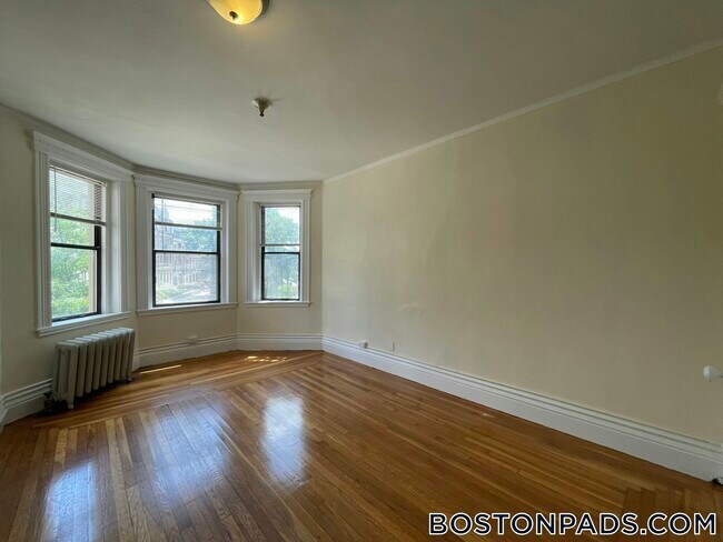 1111 Beacon St in Brookline, MA - Building Photo - Building Photo