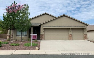 4460 N Reston Pl in Prescott Valley, AZ - Building Photo
