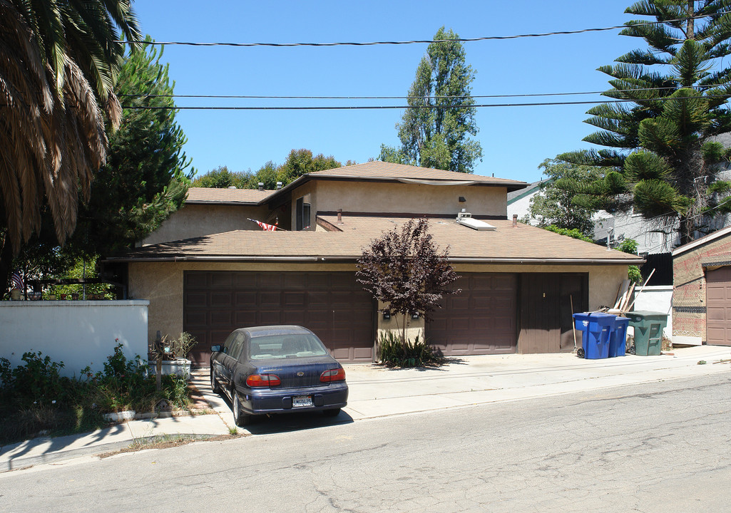 6081 Moon Dr in Ventura, CA - Foto de edificio