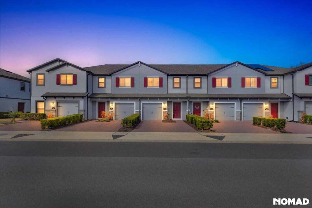 242 Evertree Loop in Sanford, FL - Foto de edificio