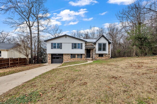 property at 5568 Spanish Trce