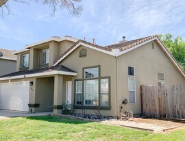 701 La Baig Dr in Hollister, CA - Building Photo