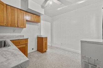 2212 Roosevelt St, Unit 1 in Hollywood, FL - Foto de edificio - Building Photo