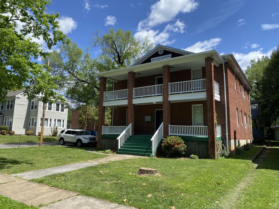 2037 Laburnum Ave SW in Roanoke, VA - Building Photo