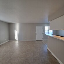 4260 N Vornsand Dr in Las Vegas, NV - Building Photo - Building Photo
