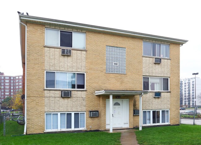 9604 Golf Ter in Des Plaines, IL - Building Photo - Building Photo