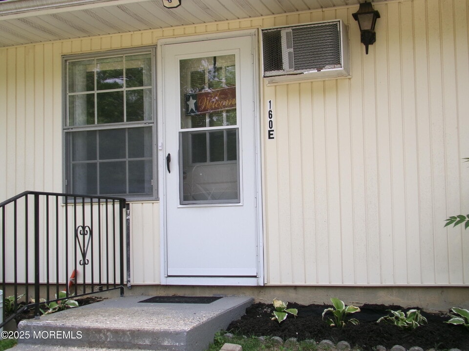 160E Gramercy Ct in Lakewood, NJ - Building Photo
