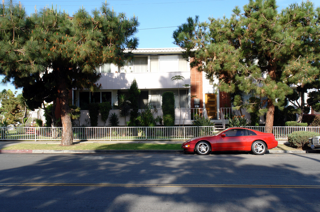 301 N Hillcrest Blvd in Inglewood, CA - Building Photo