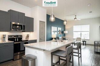 12500 Shadowglen Trce-Unit -9304.1407127 in Manor, TX - Foto de edificio - Building Photo