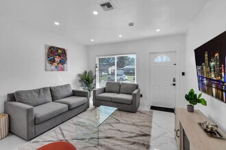 7001 Coolidge St in Hollywood, FL - Building Photo - Building Photo