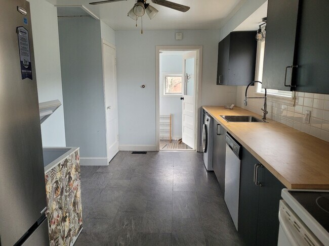 property at 6 Rosehedge Ln