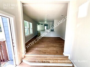 2422 W Commerce St in San Antonio, TX - Building Photo - Building Photo